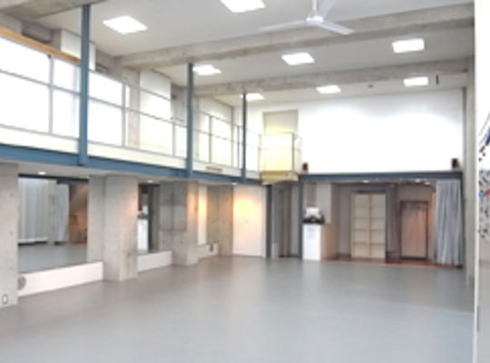 ダンススタジオ